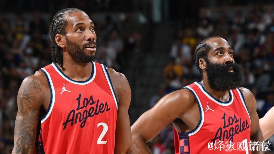 伦纳德与詹姆斯-哈登离场未接受媒体采访 伦纳德与詹姆斯-哈登离场未接受媒体采访